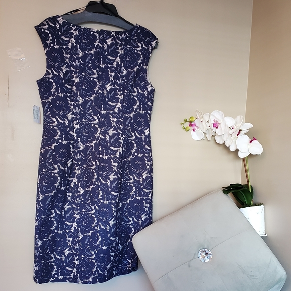 💙Navy Lace dress💙 - Picture 3 of 7